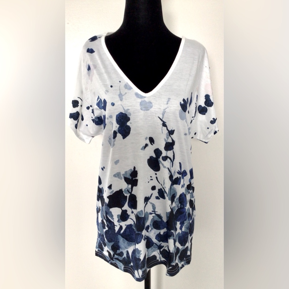 NEW! White And Blue Floral V Neck T-Shirt Women Small-Medium NWT